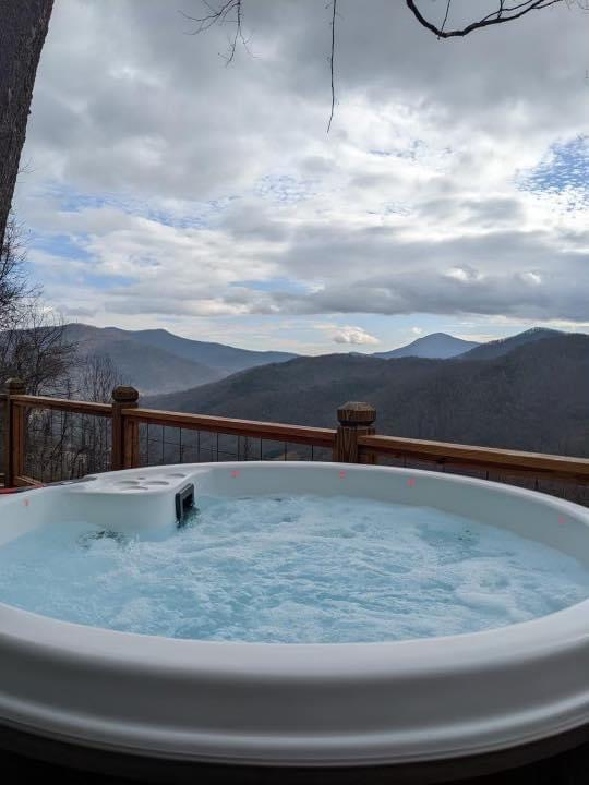 Cyanna Valley Spas 102 PNP  Cyanna Valley Spas